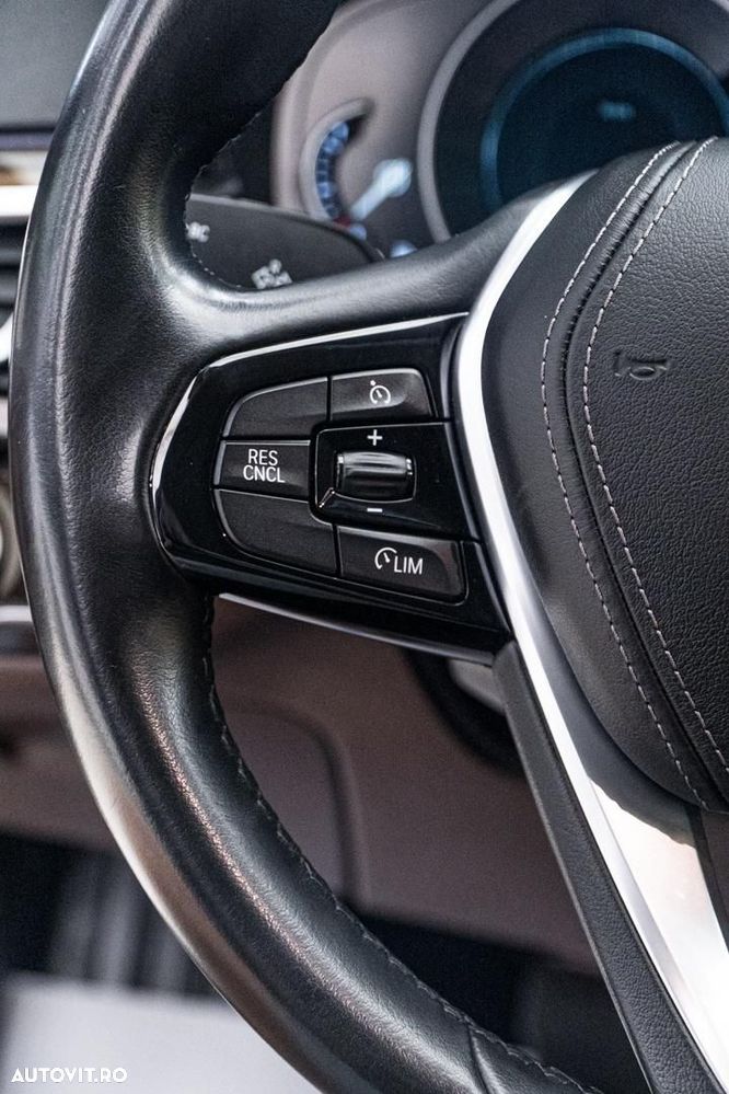 BMW Seria 5 530e iPerformance Aut. Luxury Line - 29