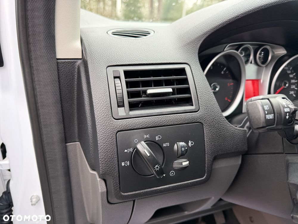 Ford Kuga 2.0 TDCi 2x4 Titanium - 18