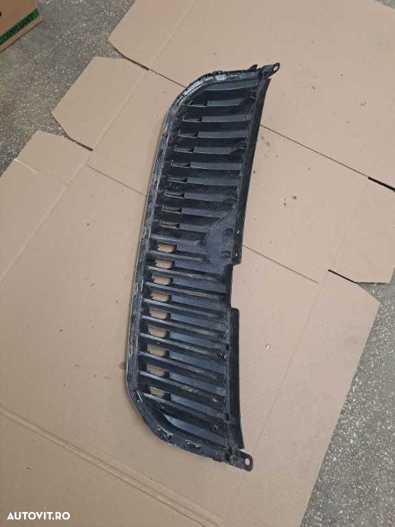Grila radiator Skoda Superb 2 originala Cod 3T0853668A - 2