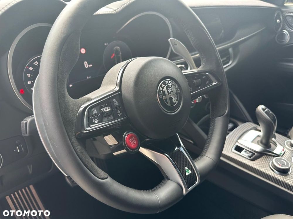 Alfa Romeo Stelvio - 16