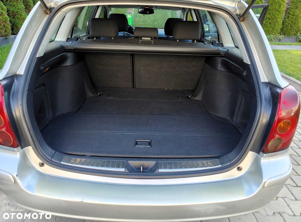 Toyota Avensis - 8