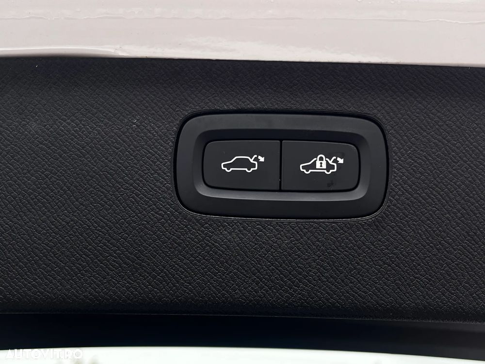 Volvo XC 90 T8 AWD PHEV Ultra Bright - 32