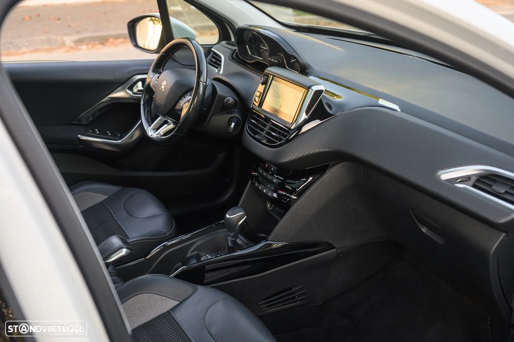 Peugeot 2008 1.2 PureTech Allure EAT6 - 13