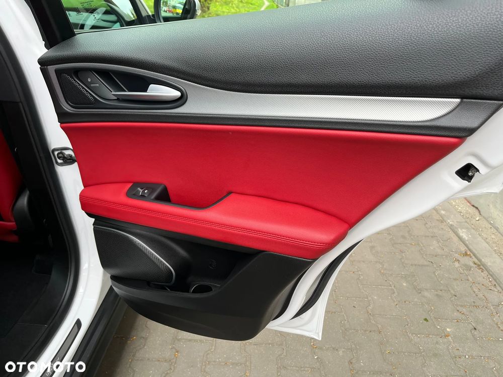 Alfa Romeo Stelvio - 17