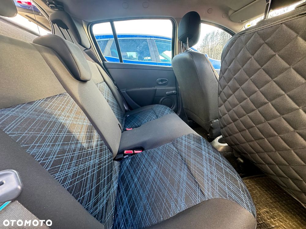 Renault Clio 1.2 16V Authentique - 19