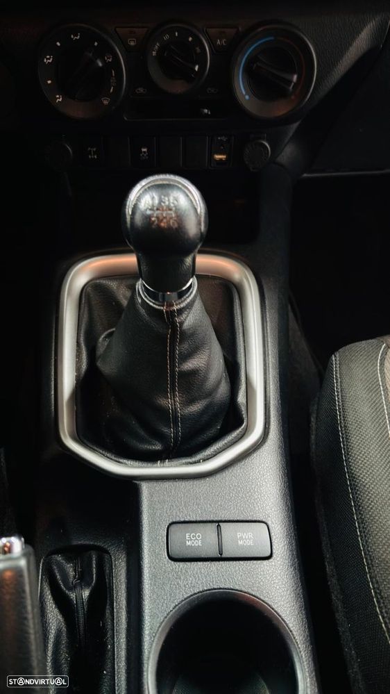 Toyota Hilux 2.4 D-4D 2WD CD Tracker - 13