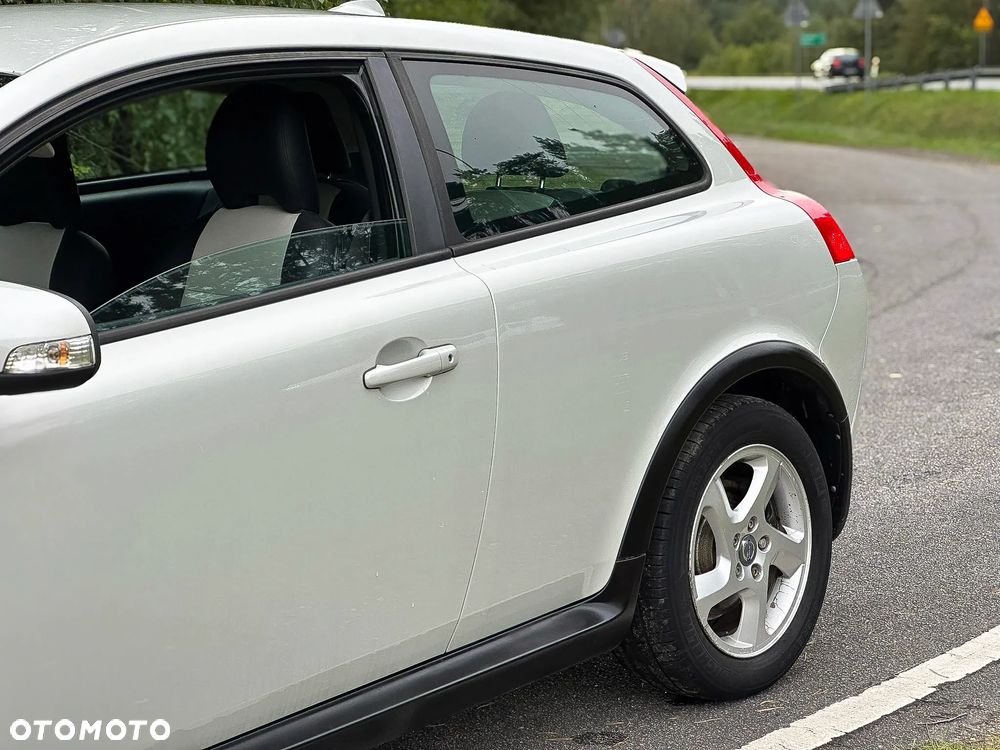 Volvo C30 D2 Momentum - 17