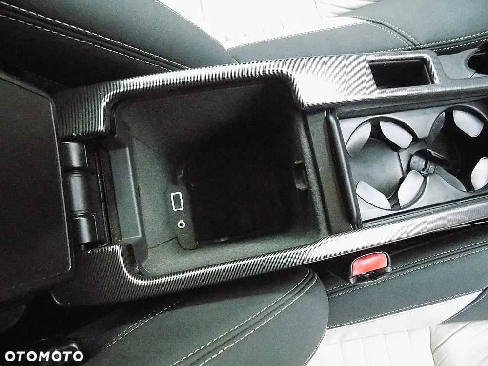 Volvo V50 2.0D R-Design Momentum - 18