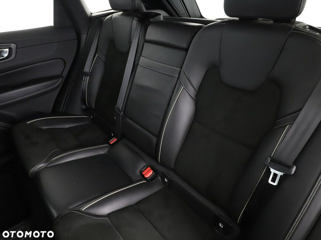 Volvo XC 60 D4 AWD Geartronic RDesign - 17