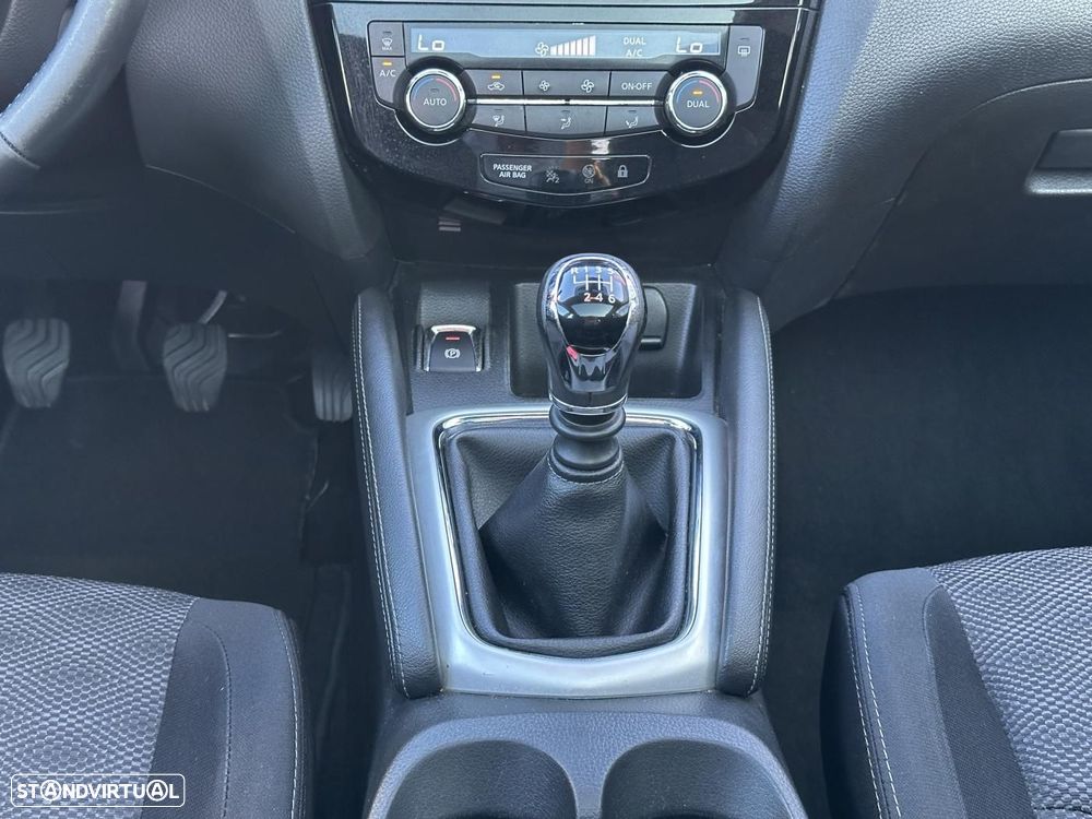 Nissan Qashqai 1.5 dCi N-Connecta - 26