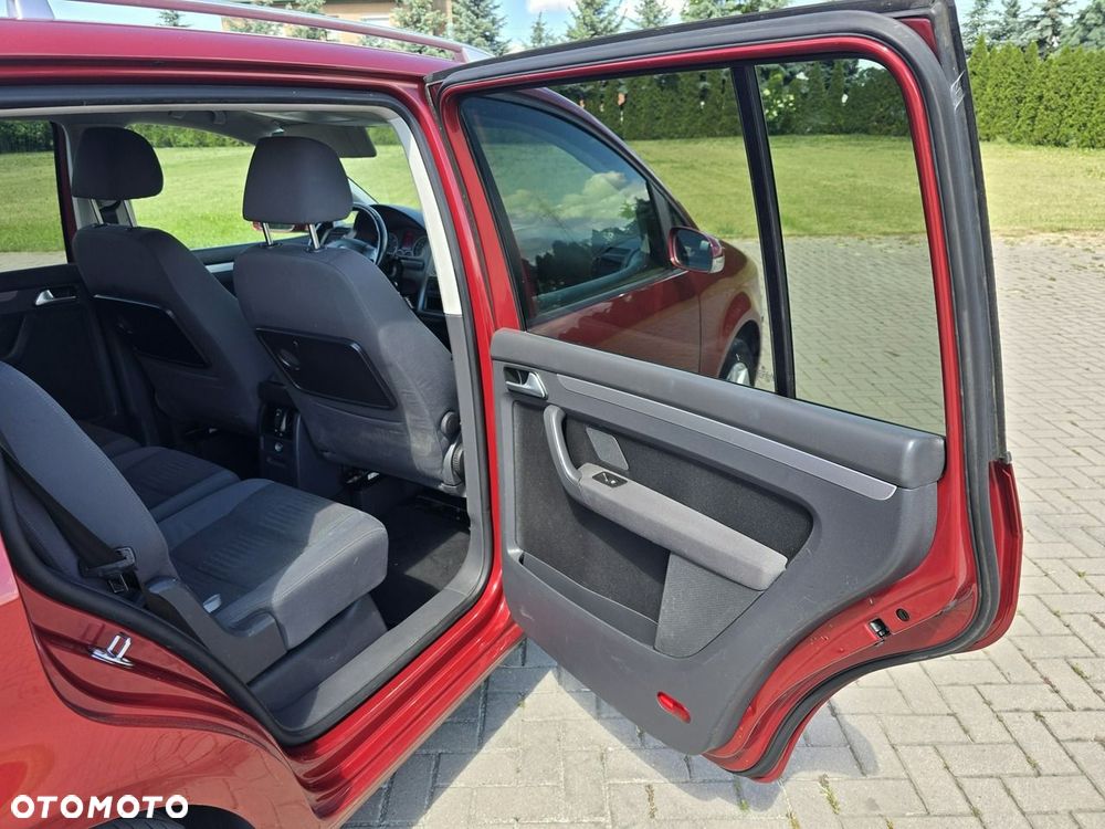 Volkswagen Touran - 24
