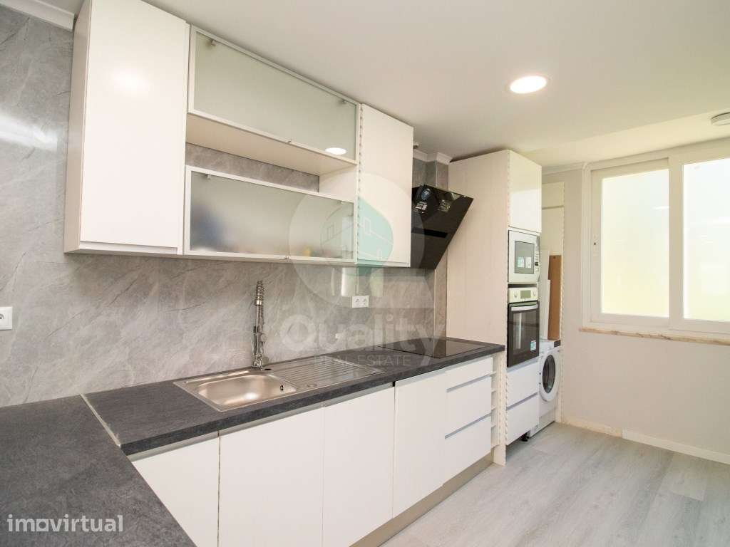 Apartamento T2 totalmente remodelado, localizado numa das zonas mai... - Grande imagem: 3/26
