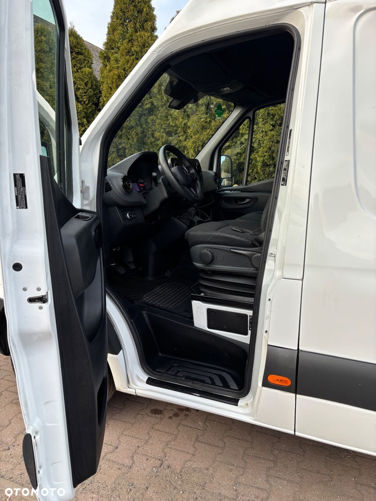 Mercedes-Benz Sprinter - 9