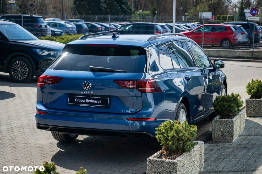 Volkswagen Golf - 10