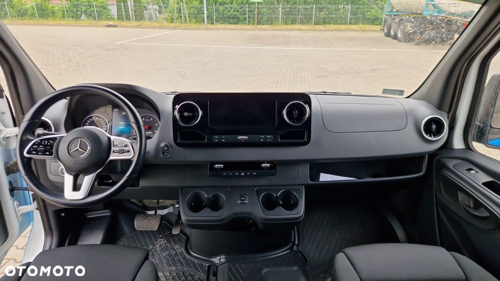 Mercedes-Benz Sprinter - 2