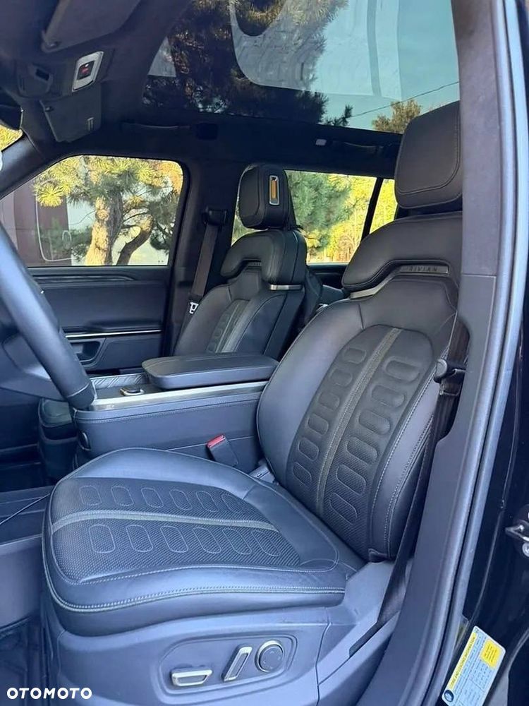 Rivian R1S - 9