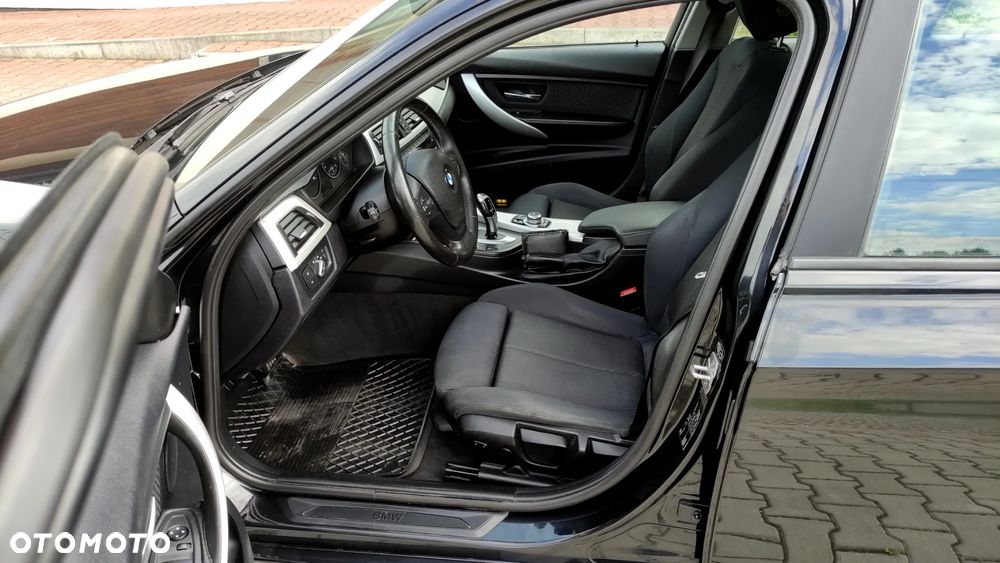 BMW Seria 3 320d DPF Edition Sport - 22