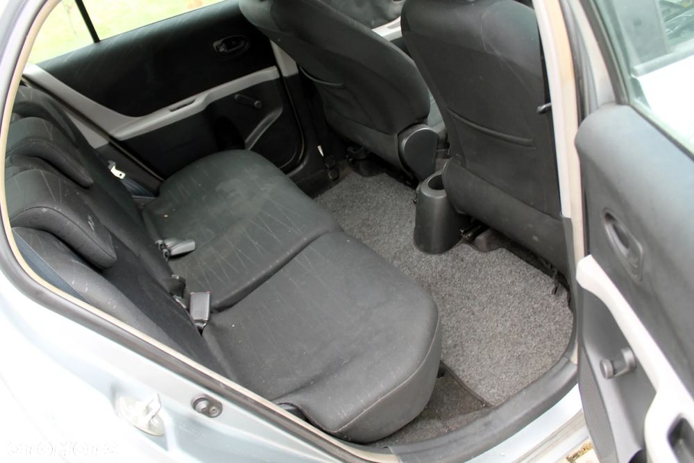 Toyota Yaris 1.0 Luna A/C - 12
