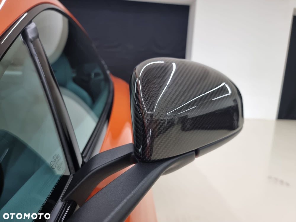 Aston Martin V12 Vantage - 10