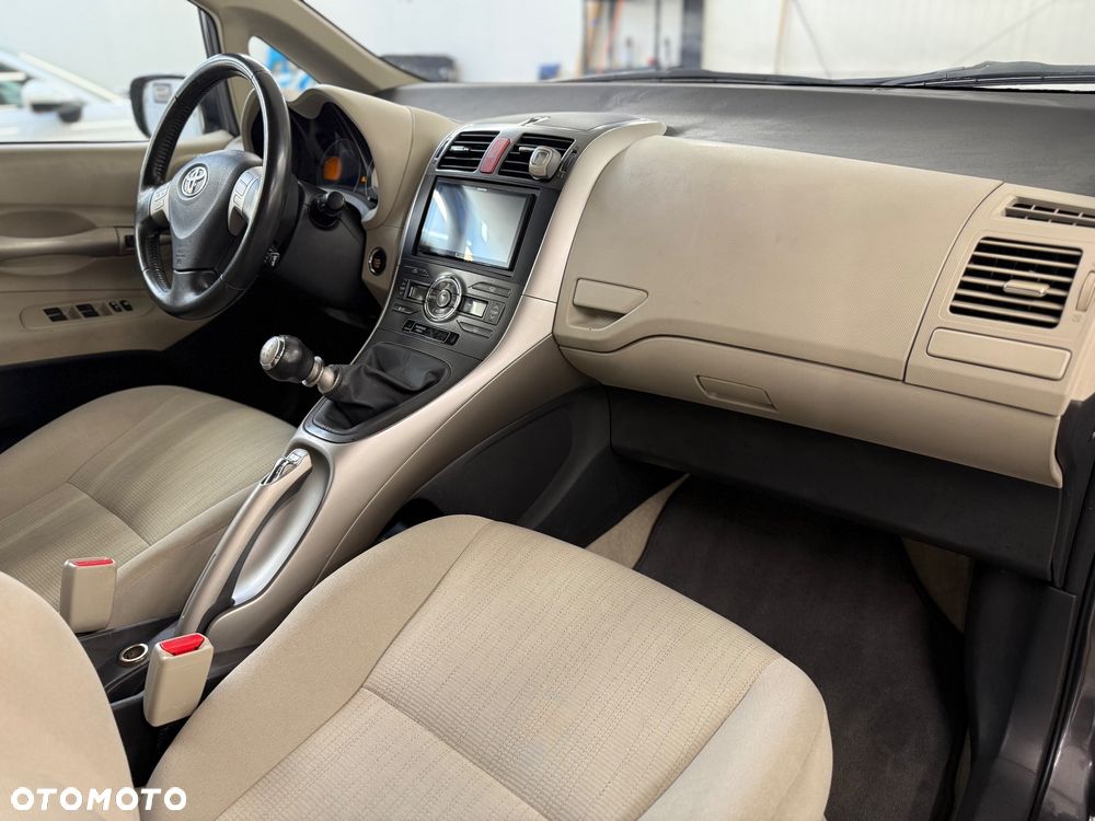 Toyota Auris 2.0 D-4D Premium - 10