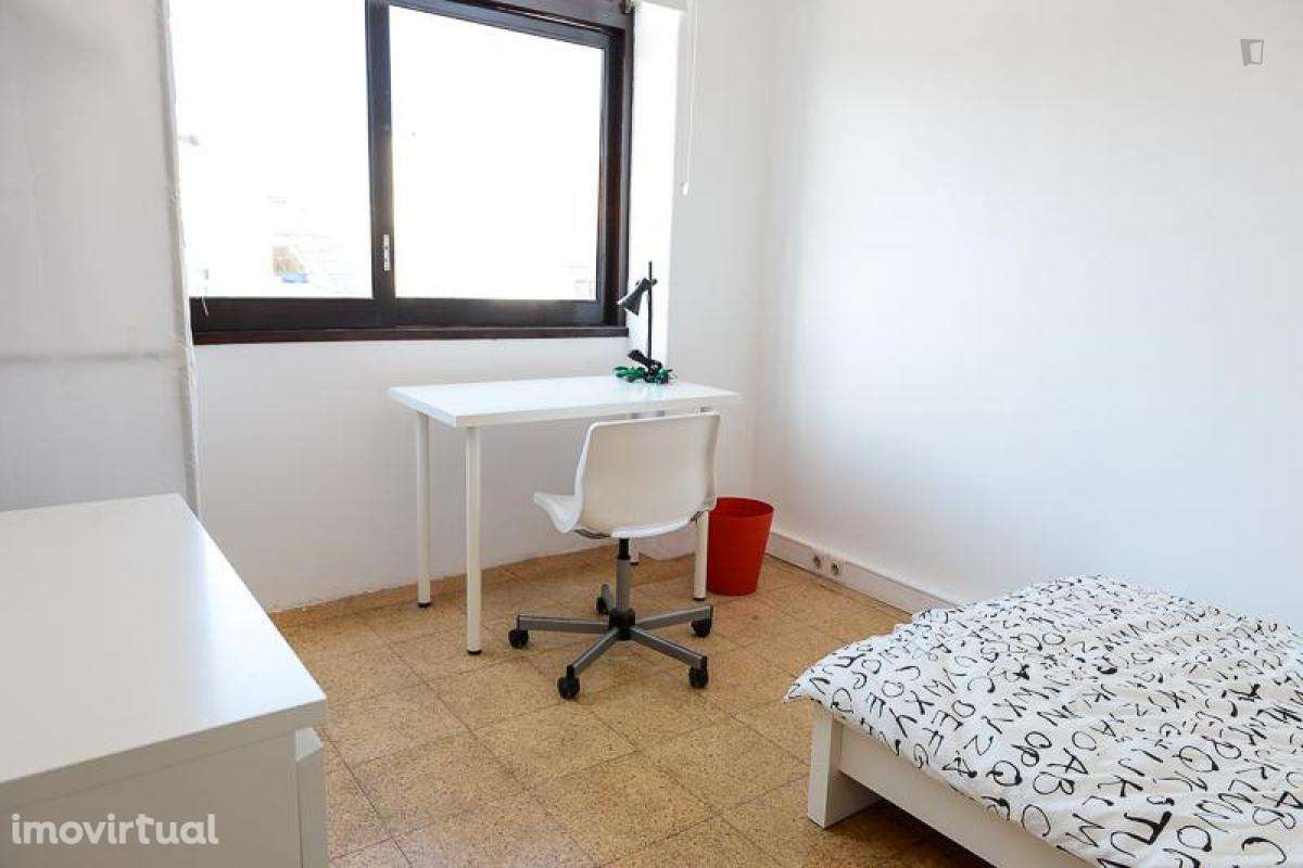 Quarto - localizado em São Sebastião Lisbon - Grande imagem: 2/3