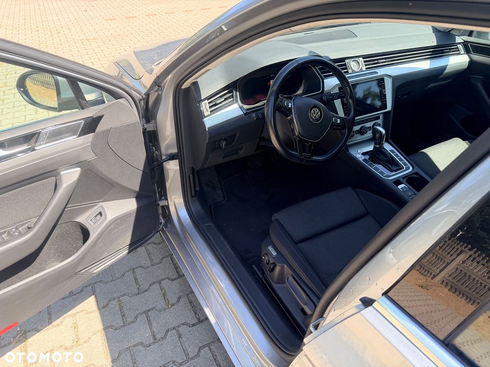 Volkswagen Passat Variant 2.0 TDI SCR DSG Comfortline - 19