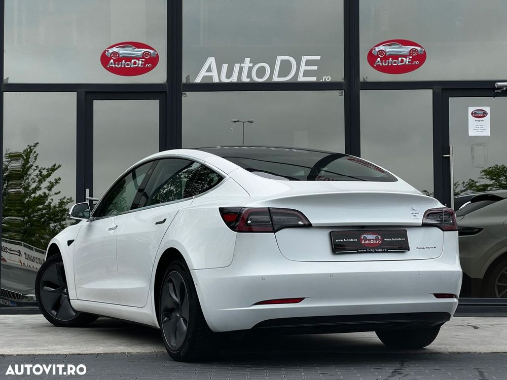 Tesla Model 3 - 3