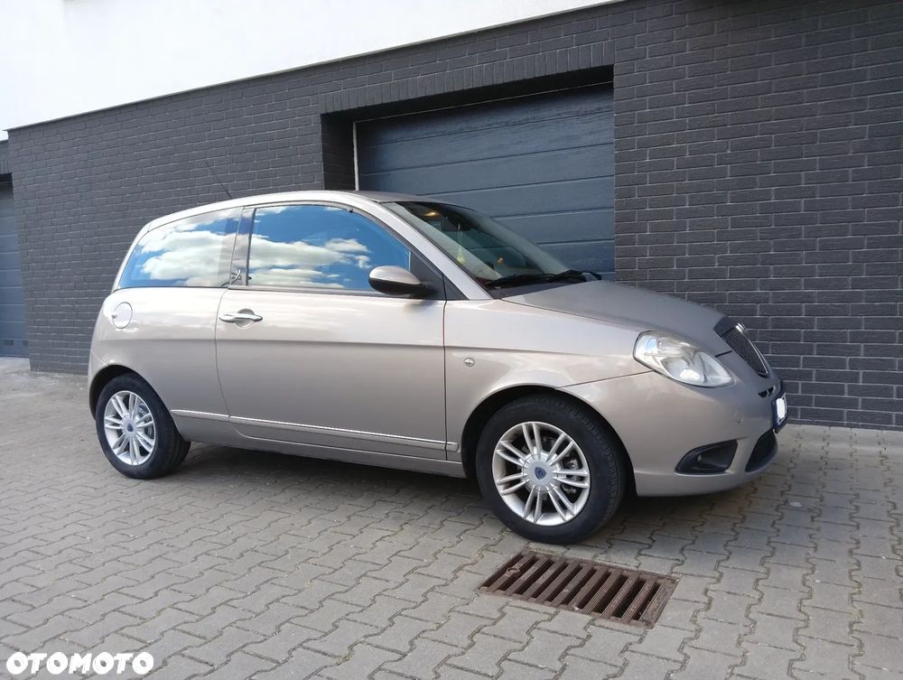 Lancia Ypsilon 1.4 8V Platino (4 os.) - 11