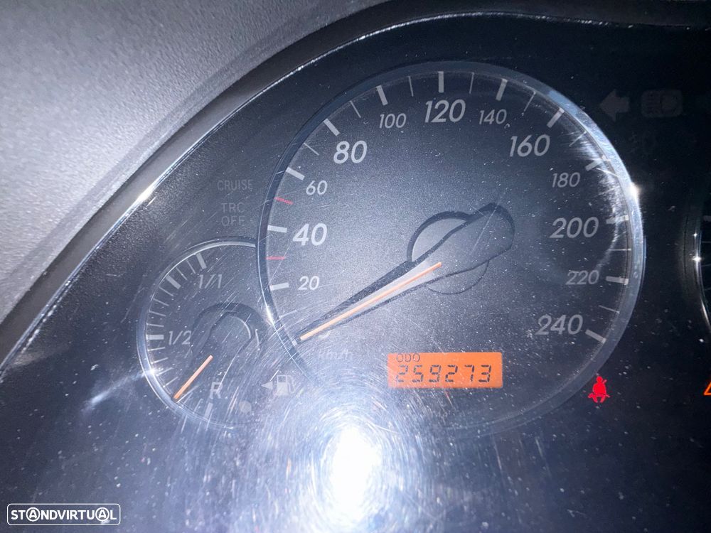 Toyota Avensis SW 2.2 D-4D Executive - 42