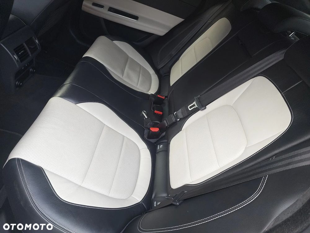 Jaguar XF 2.0 i4D AWD Prestige - 12