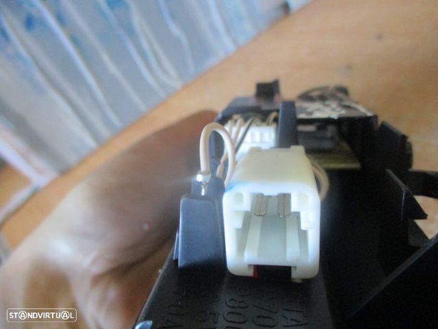 Farol Tras P7032 P8001 HONDA JAZZ 2 2010 1.4 I 100CV 5P CINZA 3 Stop ORIGINAL HONDA JAZZ 2 2011 1.2I 90CV 5P BRANCO - 3