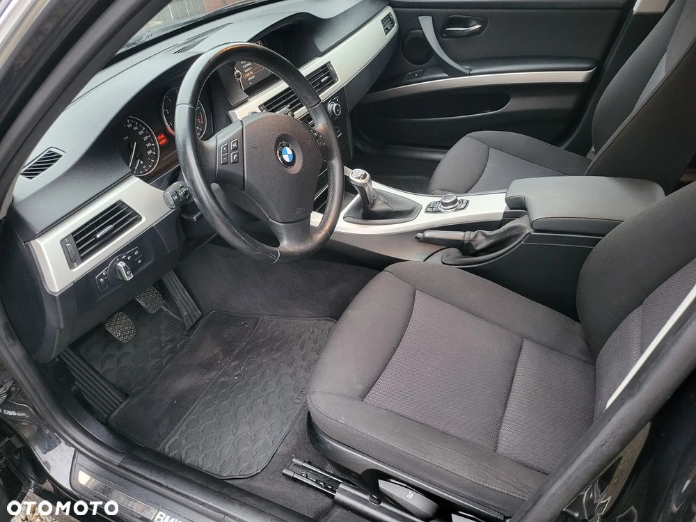 BMW Seria 3 318i Touring Edition Exclusive - 24