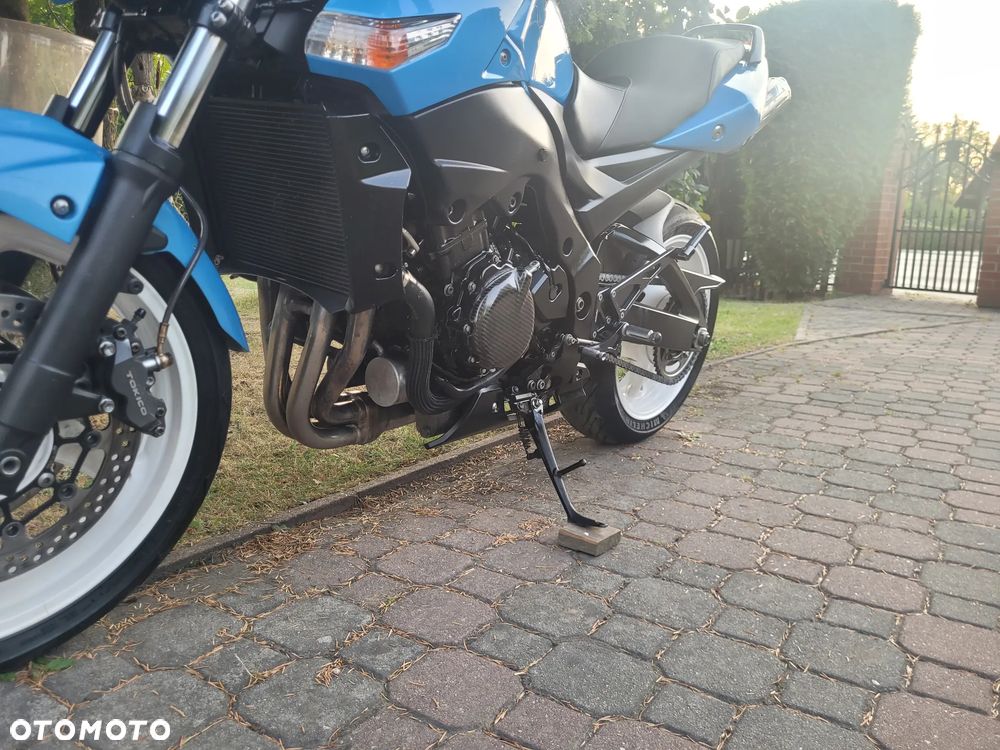 Suzuki GSR - 20