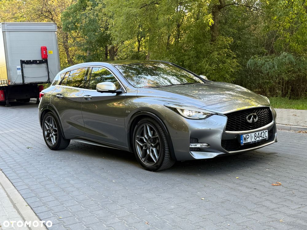 Infiniti Q30 - 11