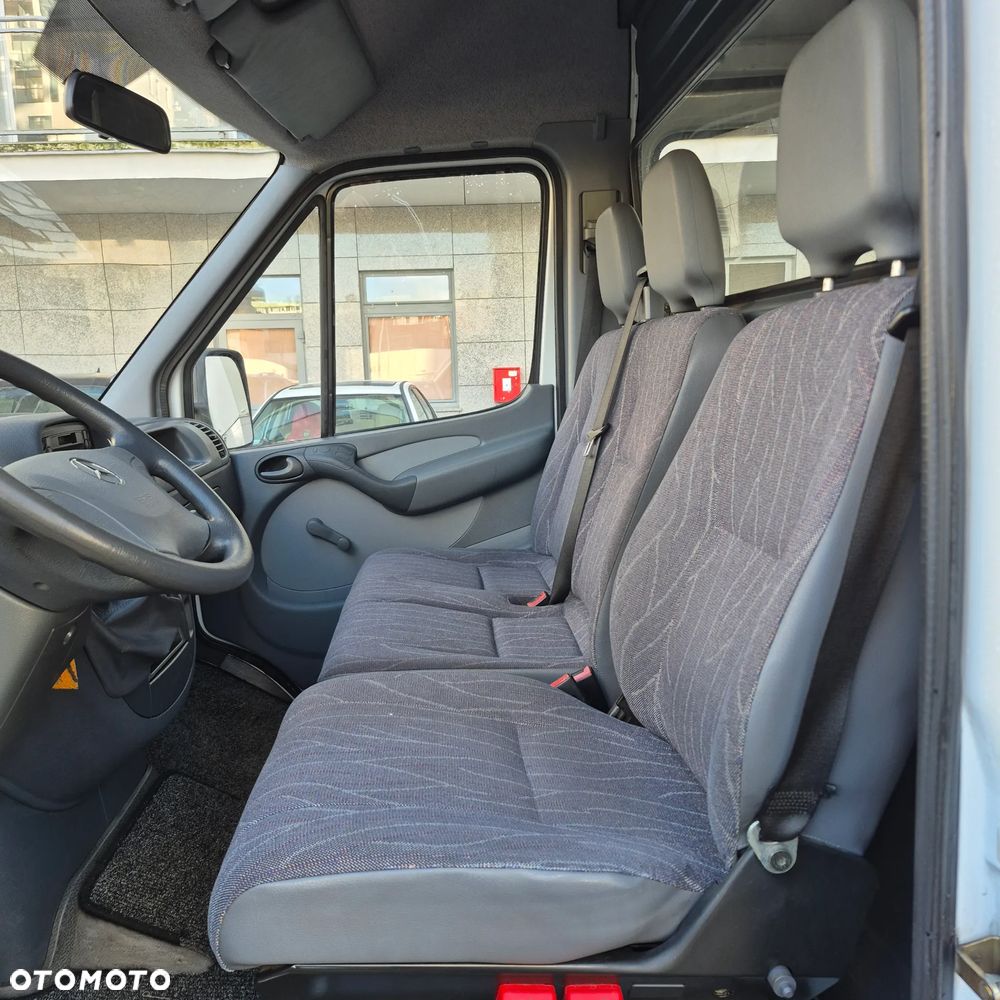 Mercedes-Benz Sprinter - 13