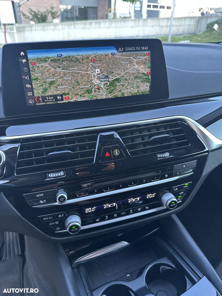 BMW Seria 5 530i xDrive Touring Aut. Sport Line - 15