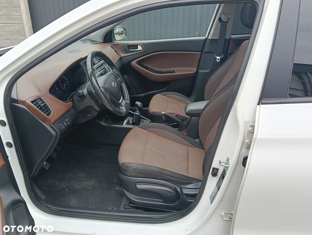 Hyundai i20 blue 1.4 Active Pure - 10