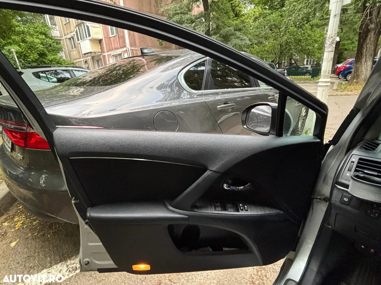 Toyota Avensis 2.2 D-CAT Luxury - 15