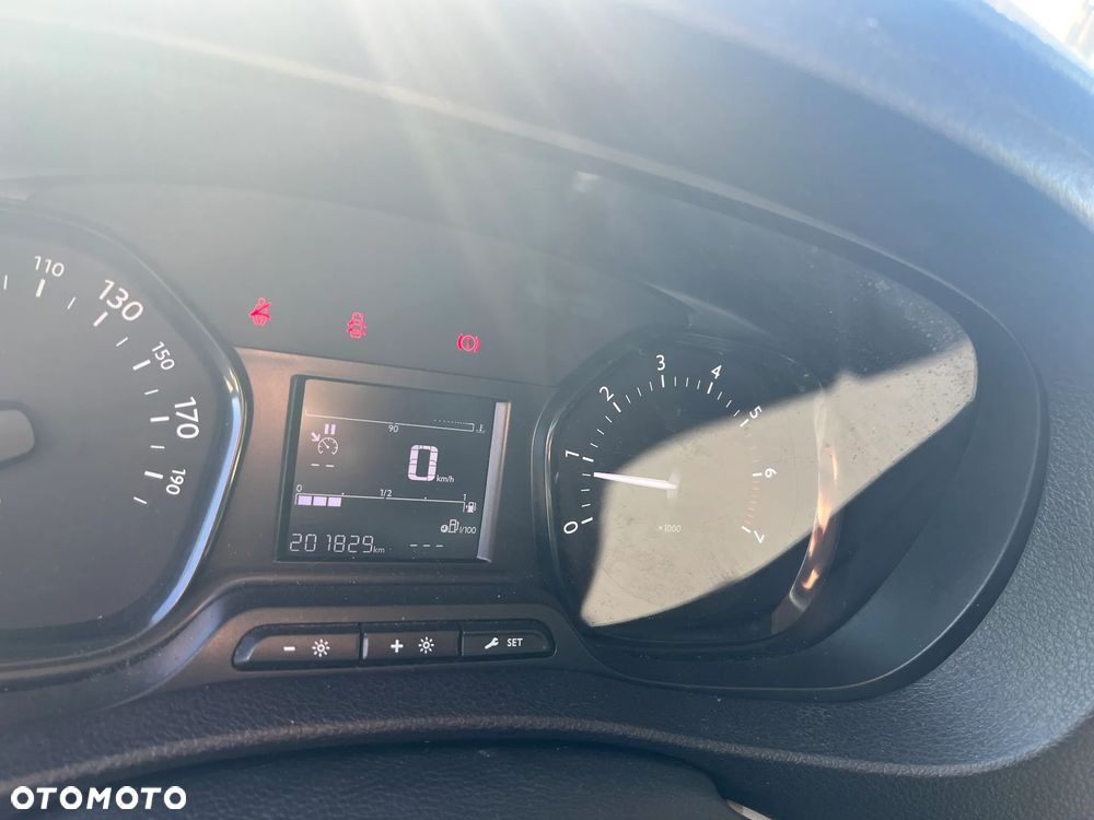 Opel Vivaro Jumpy Expert - 9