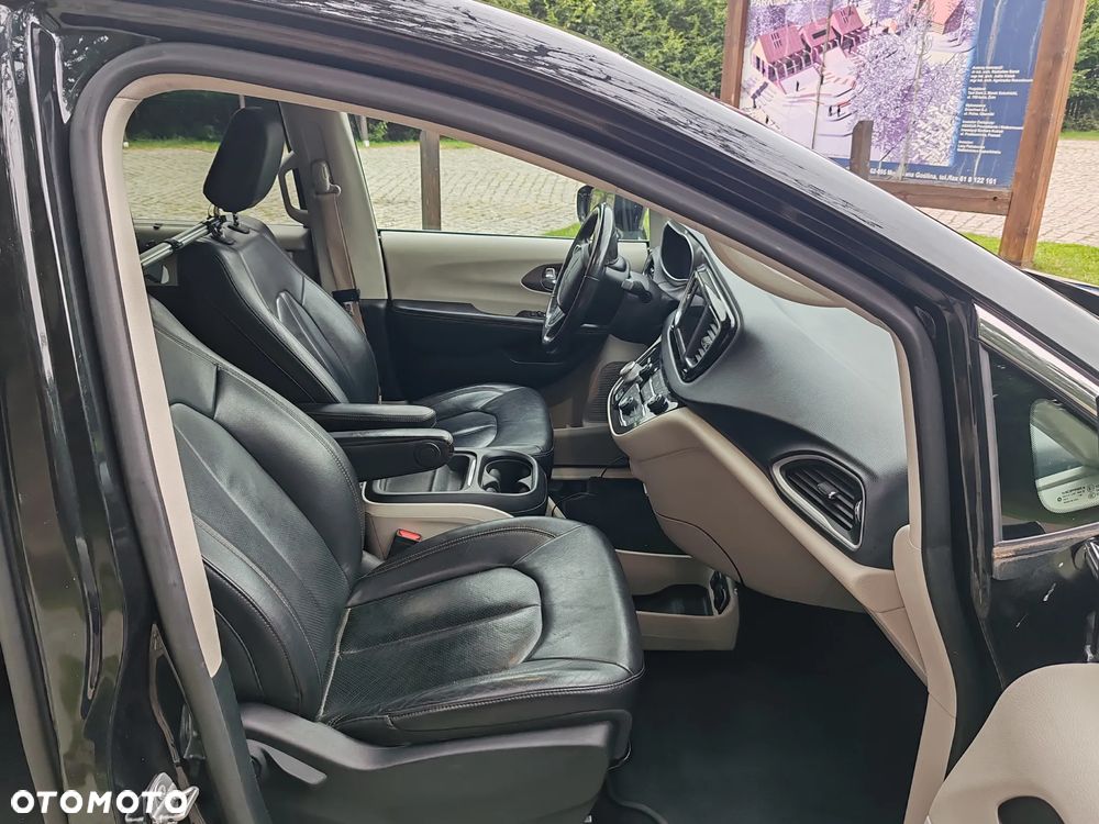Chrysler Pacifica - 13