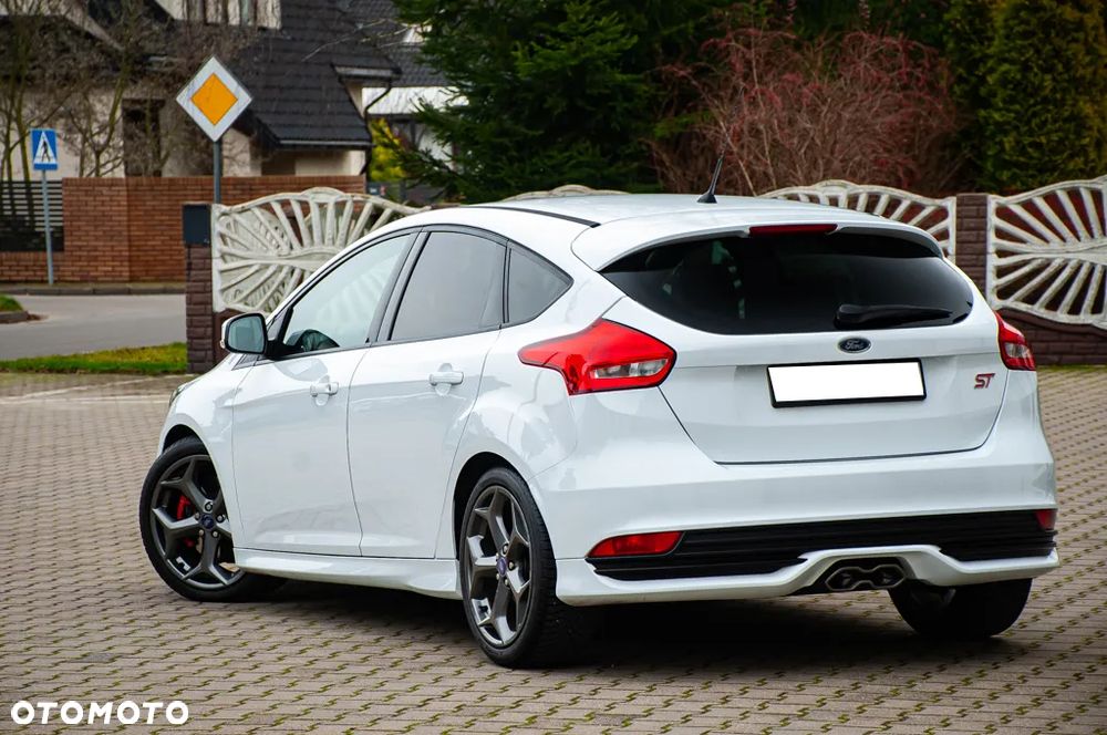 Ford Focus 2.0 TDCi ST mit Leder-Exclusiv-Paket - 11