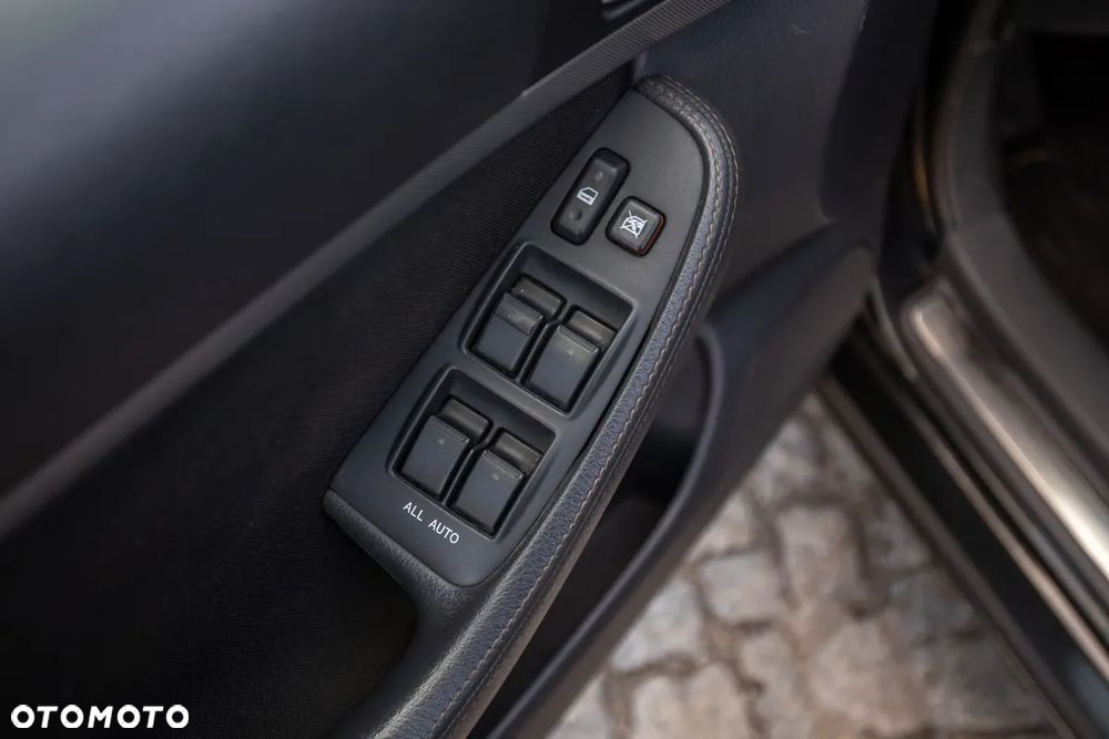 Toyota Avensis 2.2 D-4D Prestige - 23