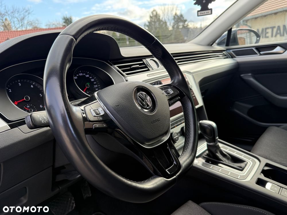 Volkswagen Passat 1.6 TDI SCR DSG Comfortline - 21