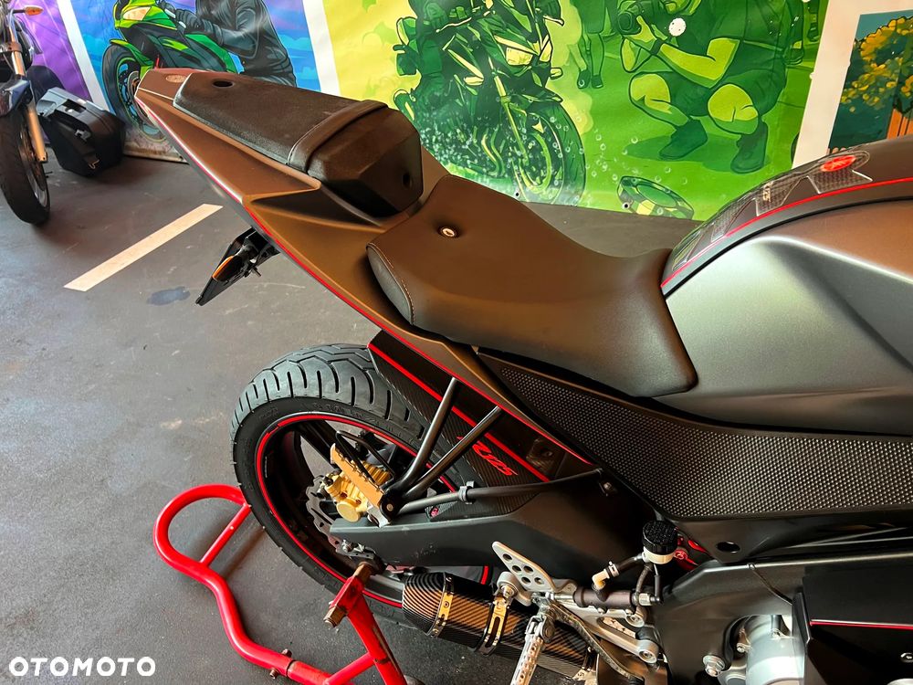 Yamaha YZF - 8