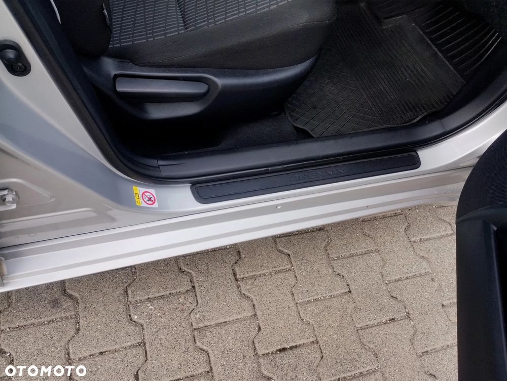 Toyota Avensis 2.0 D-4D Sol - 32