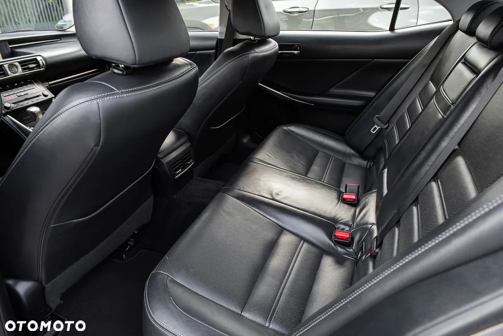 Lexus IS Luxury Line - 27