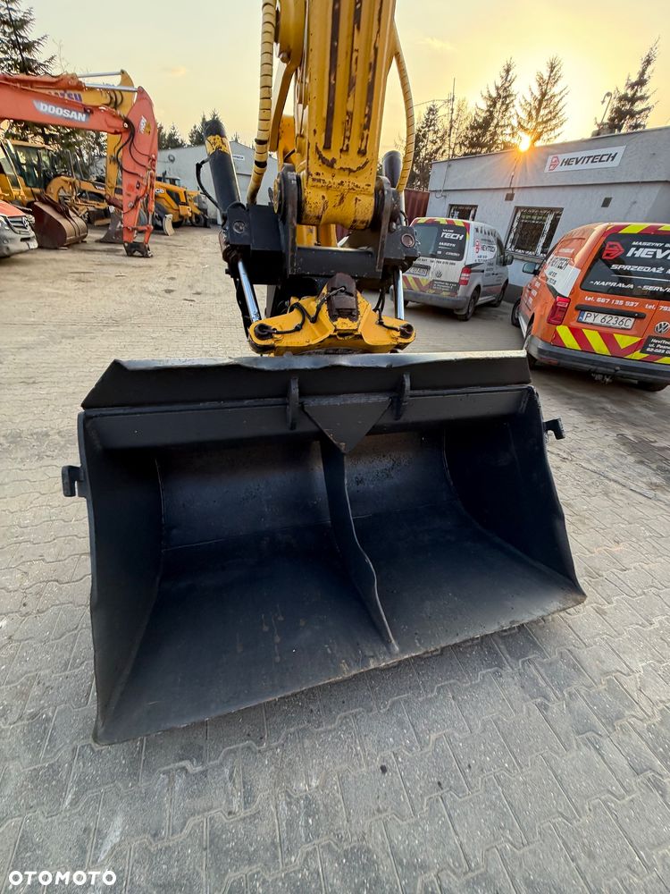 Komatsu PC240LC-11 - 24