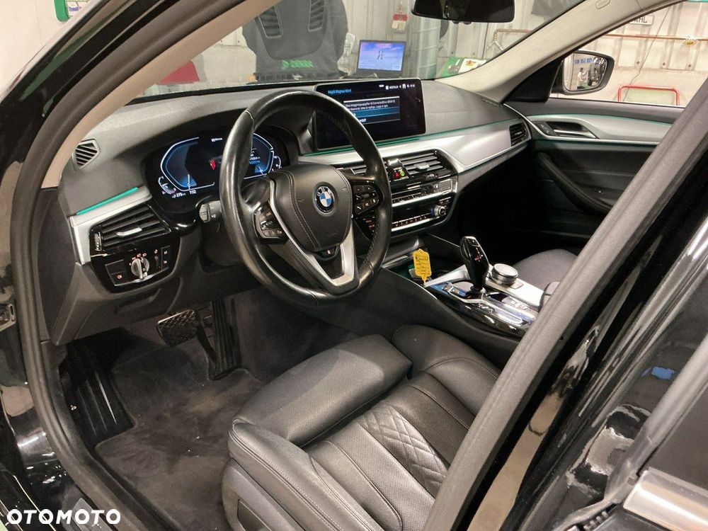 BMW Seria 5 530e xDrive Luxury Line - 7