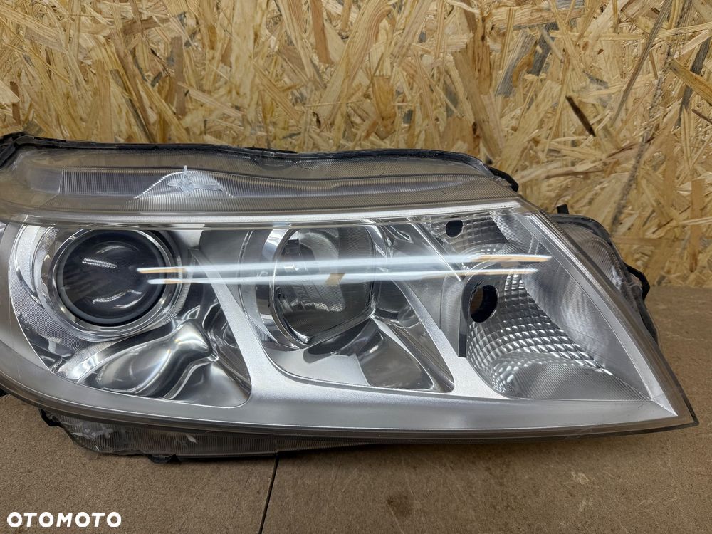 LAMPA PRZÓD PRAWA PRZEDNIA PRAWA SOCZEWKA ZWYKŁA SUZUKI VITARA III KOITO 100-18097 - 18