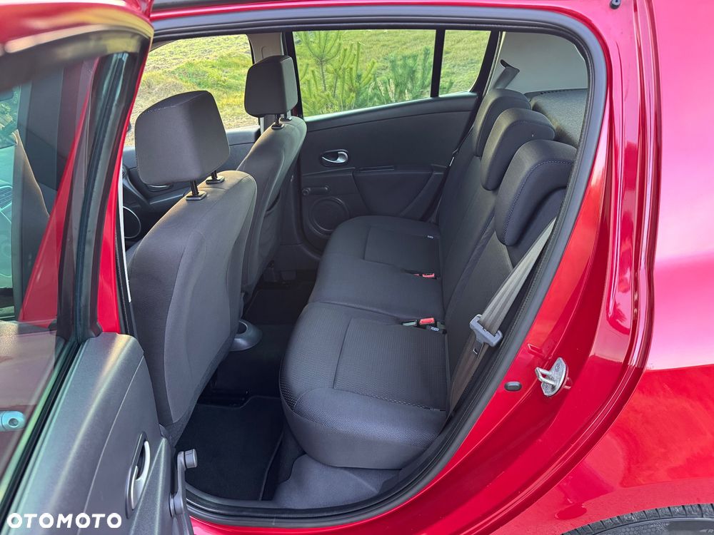 Renault Clio - 8